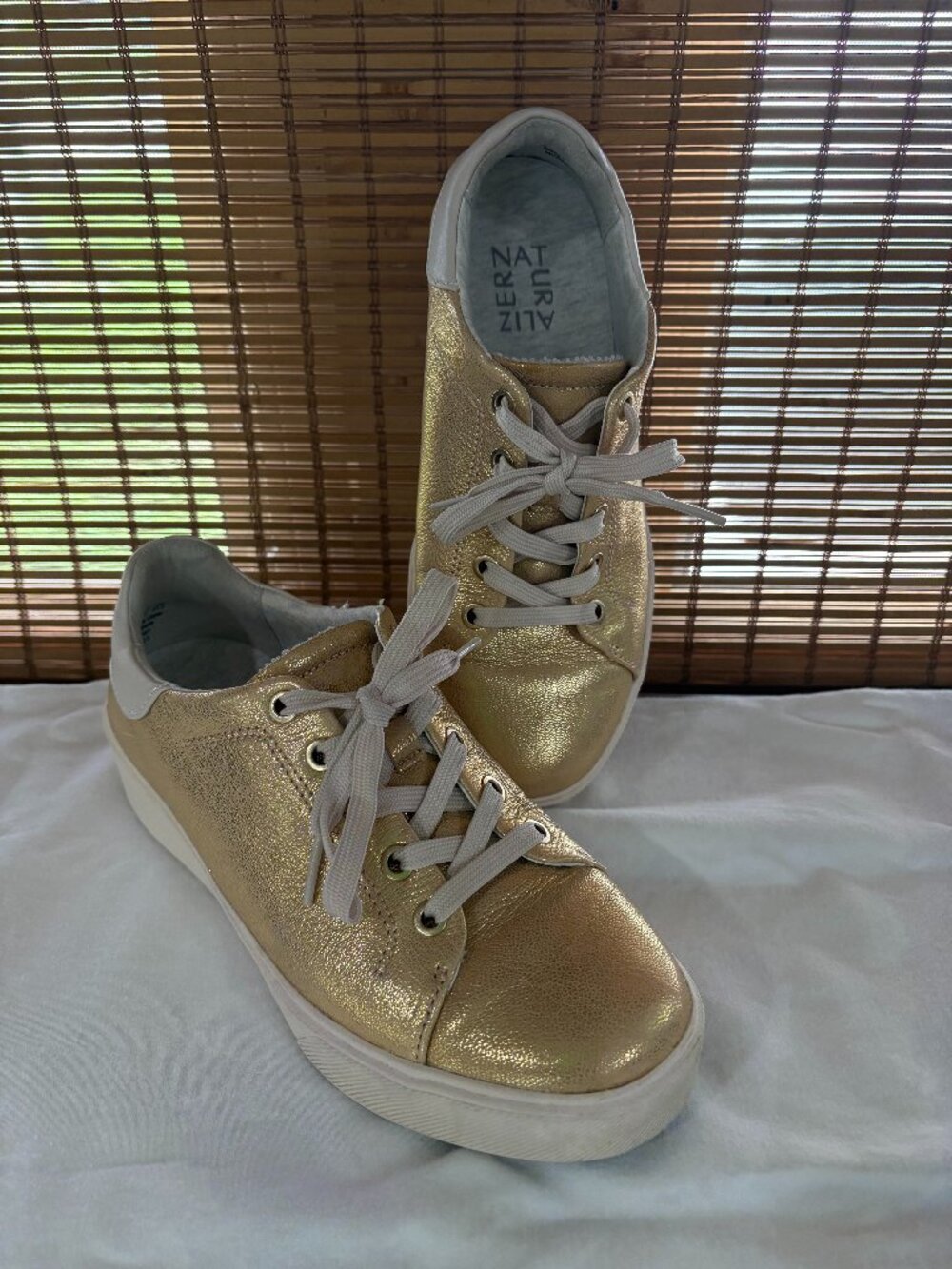 Naturalizer Metallic Gold Sneakers – Women’s Casual Lace-Up Shoes Size 6.5W
